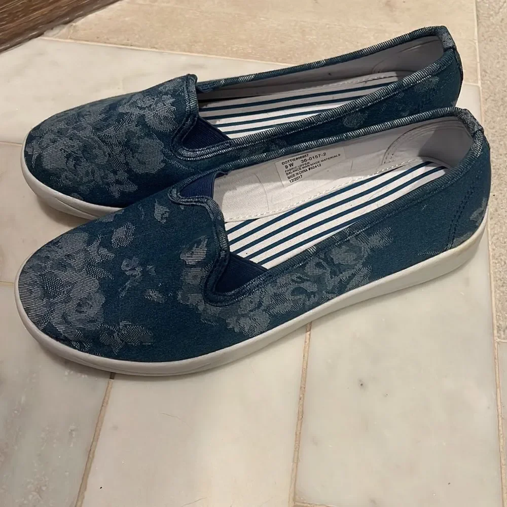 Comfortview Sz 9W  Denim Loafer Sneakers EUC